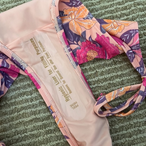 Old Navy Low-Rise String Bikini - Picture 6 of 8